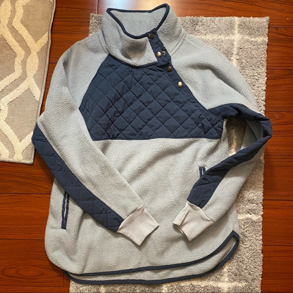 Quilted Panel Fleece Pullover - Light Blue/Navy